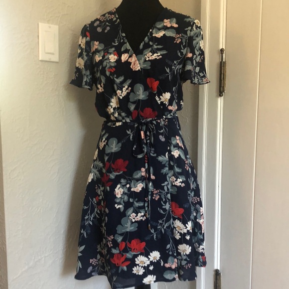 Ladies Dynamite Garden Party Wrap Dress - Size Small - Picture 1 of 9